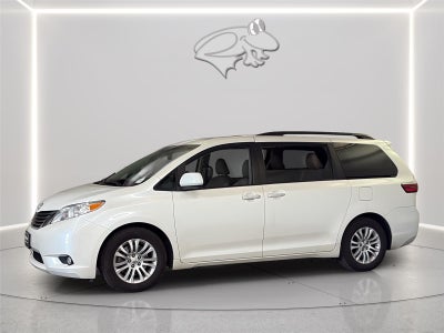 2016 Toyota Sienna XLE 8-Passenger