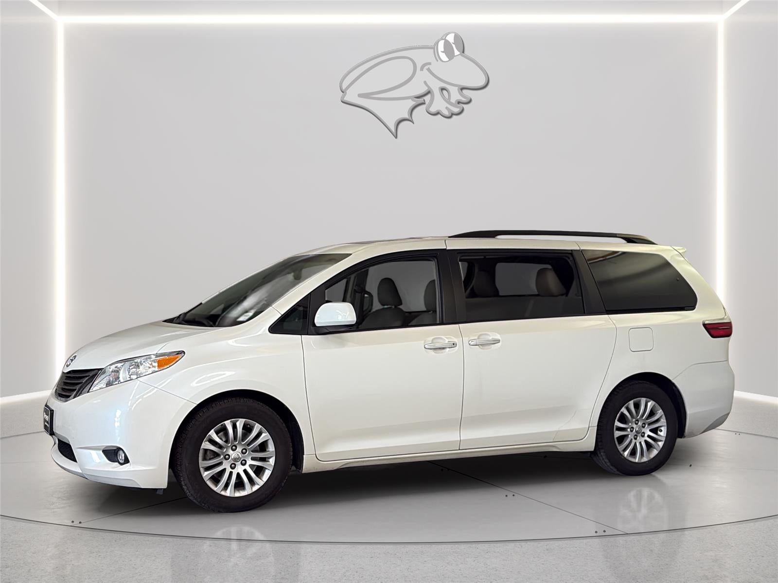 2016 Toyota Sienna XLE 8-Passenger