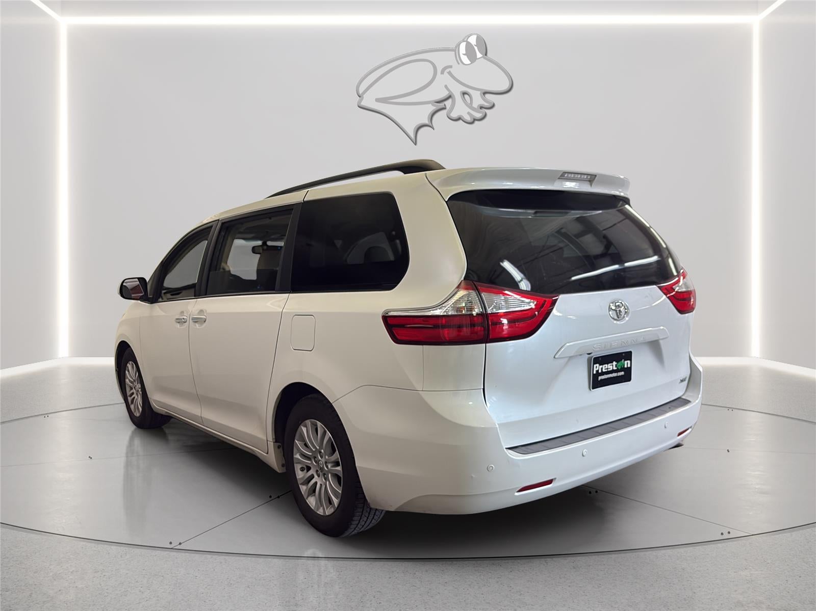 2016 Toyota Sienna XLE 8-Passenger