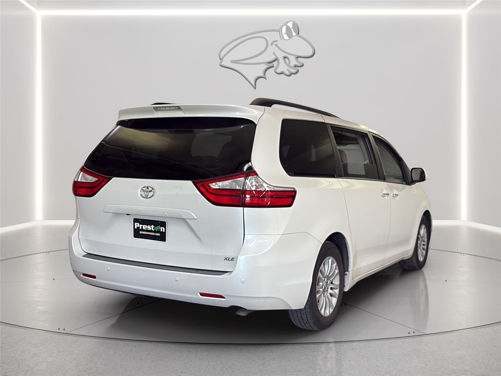 2016 Toyota Sienna XLE 8-Passenger