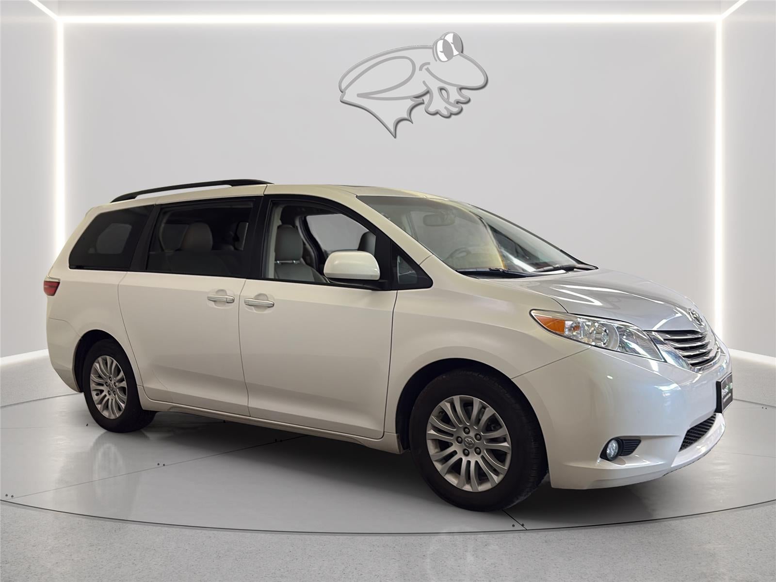 2016 Toyota Sienna XLE 8-Passenger