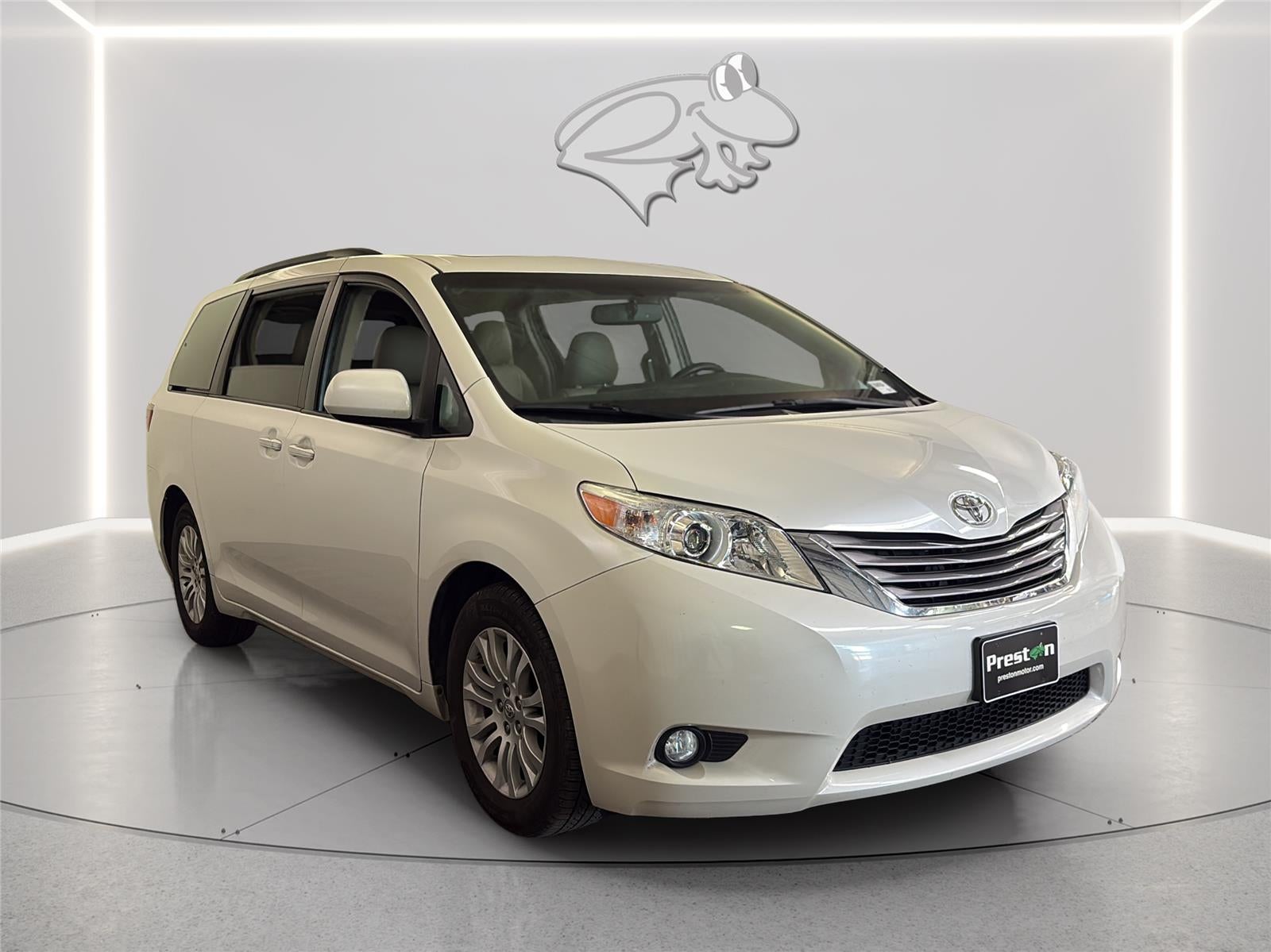 2016 Toyota Sienna XLE 8-Passenger