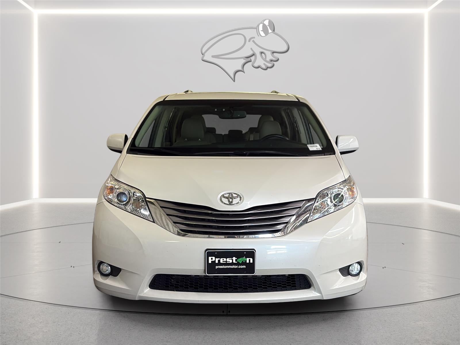 2016 Toyota Sienna XLE 8-Passenger