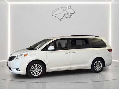 2016 Toyota Sienna XLE 8-Passenger