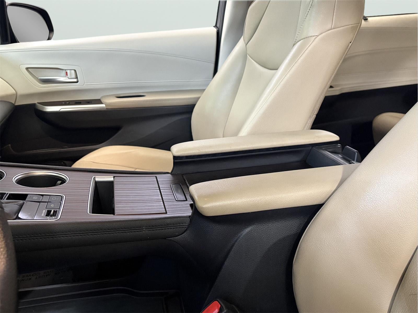 2022 Toyota SIENNA XLE XLE 8-Passenger