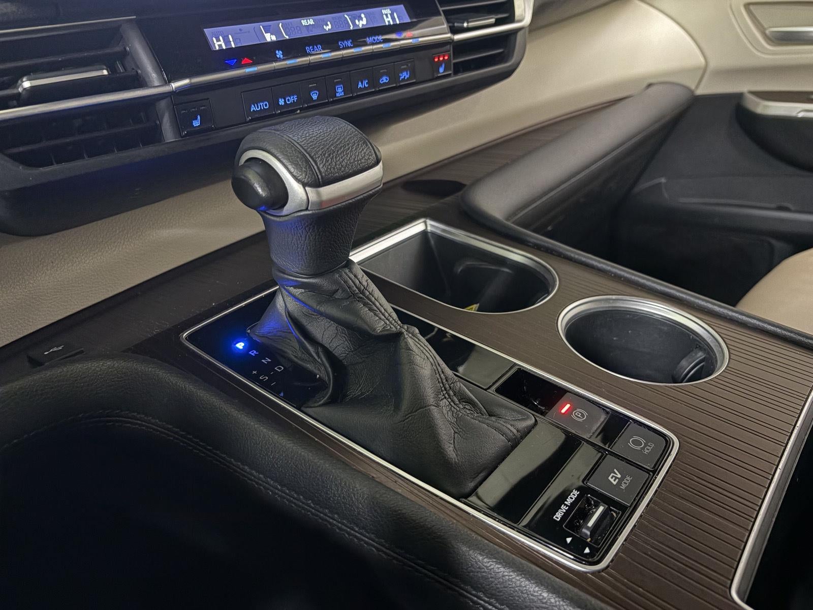 2022 Toyota SIENNA XLE XLE 8-Passenger