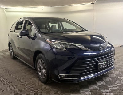 2022 Toyota SIENNA XLE XLE 8-Passenger