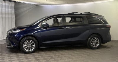 2022 Toyota SIENNA XLE XLE 8-Passenger