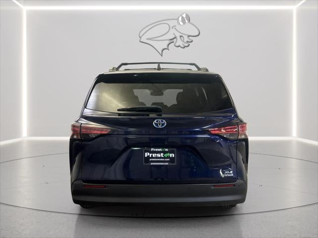 2022 Toyota SIENNA XLE XLE 8-Passenger