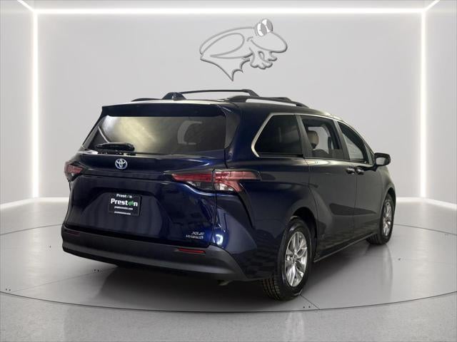 2022 Toyota SIENNA XLE XLE 8-Passenger