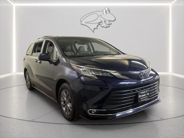 2022 Toyota SIENNA XLE XLE 8-Passenger