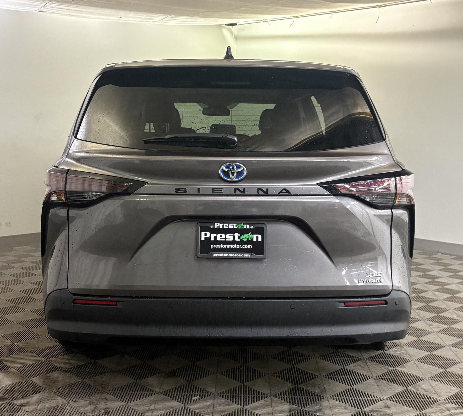 2024 Toyota SIENNA XLE XLE 8-Passenger