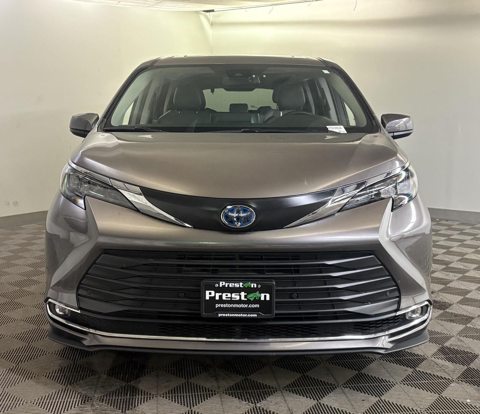 2024 Toyota SIENNA XLE XLE 8-Passenger