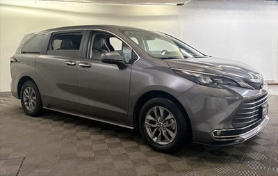2024 Toyota SIENNA XLE XLE 8-Passenger