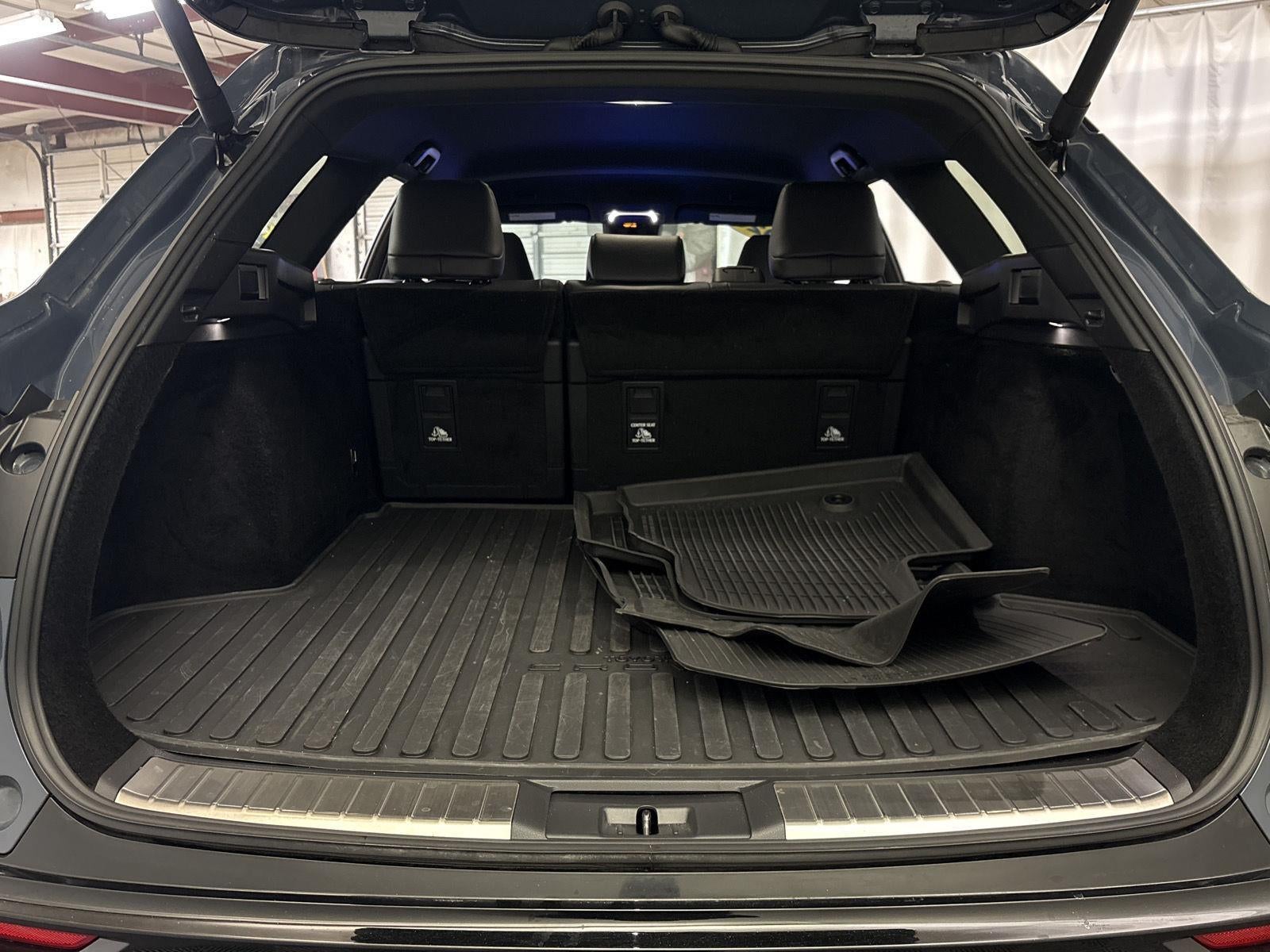 2025 Toyota CROWN SIGNIA XLE