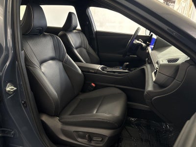 2025 Toyota CROWN SIGNIA XLE