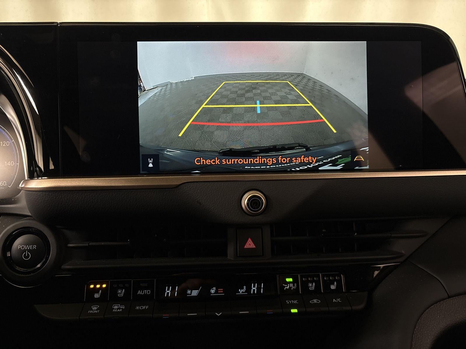 2025 Toyota CROWN SIGNIA XLE