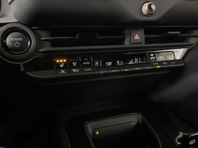 2025 Toyota CROWN SIGNIA XLE