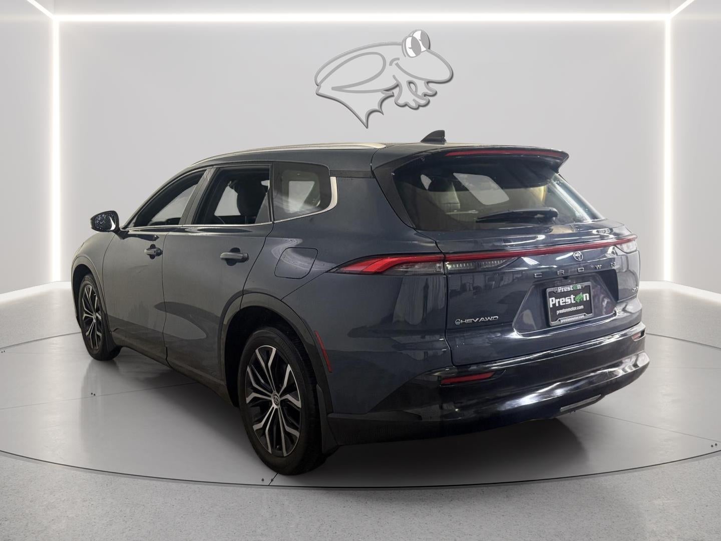 2025 Toyota CROWN SIGNIA XLE