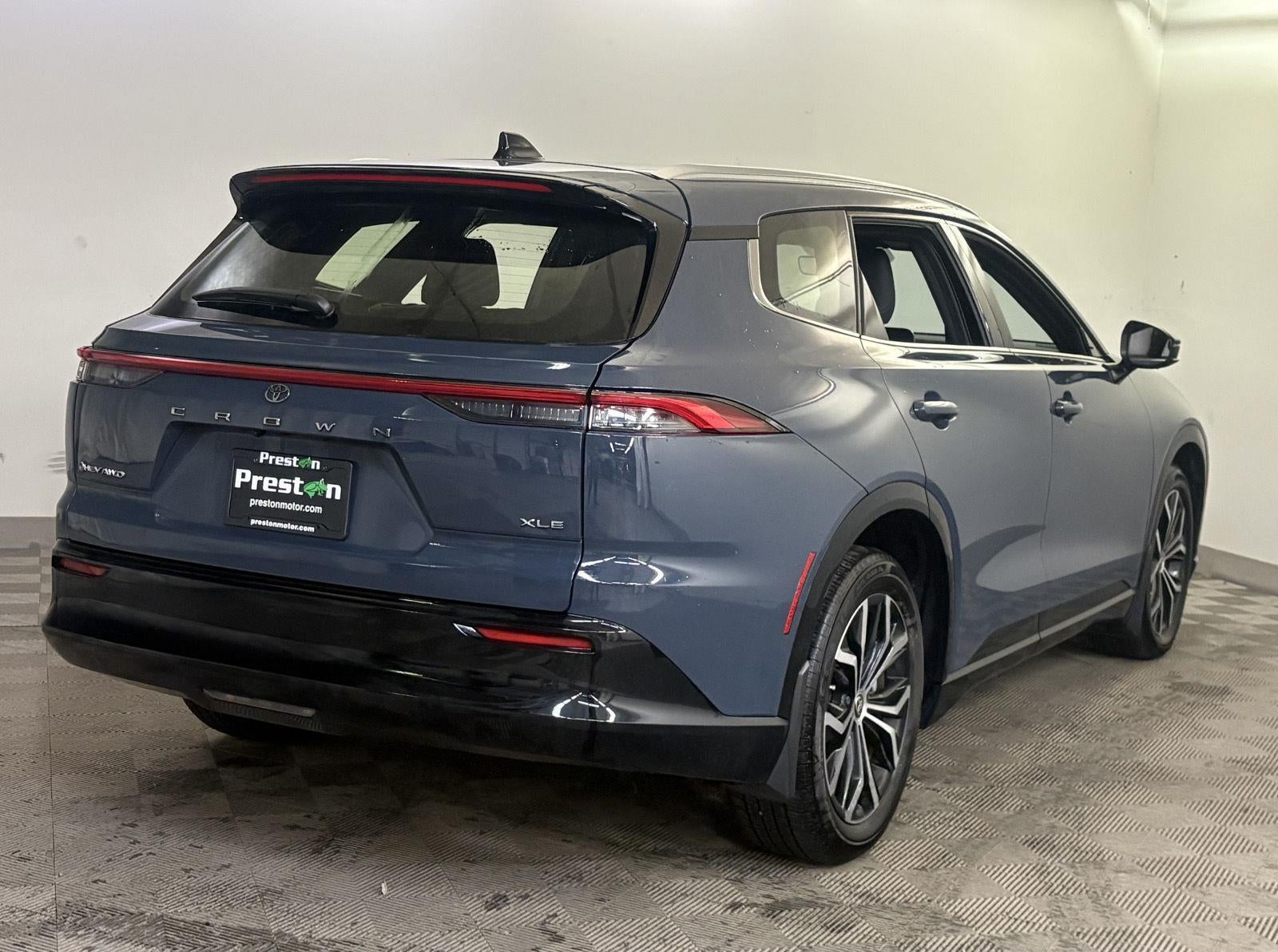 2025 Toyota CROWN SIGNIA XLE