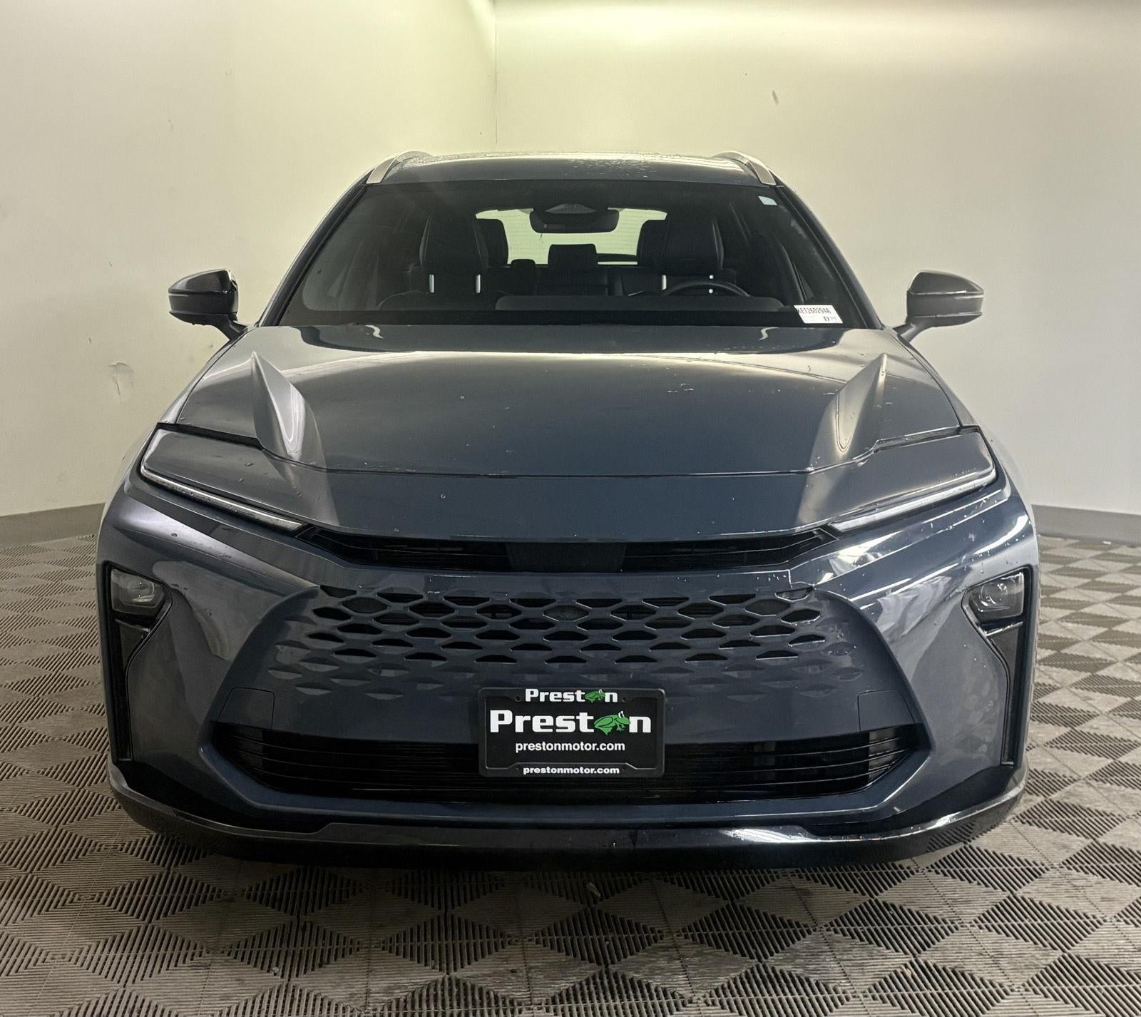 2025 Toyota CROWN SIGNIA XLE