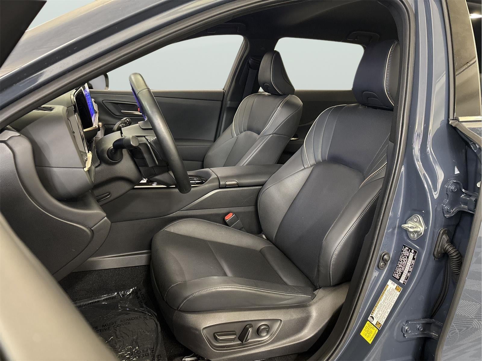 2025 Toyota CROWN SIGNIA XLE