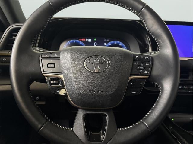 2025 Toyota CROWN SIGNIA XLE