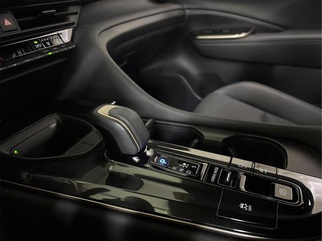 2025 Toyota CROWN SIGNIA XLE