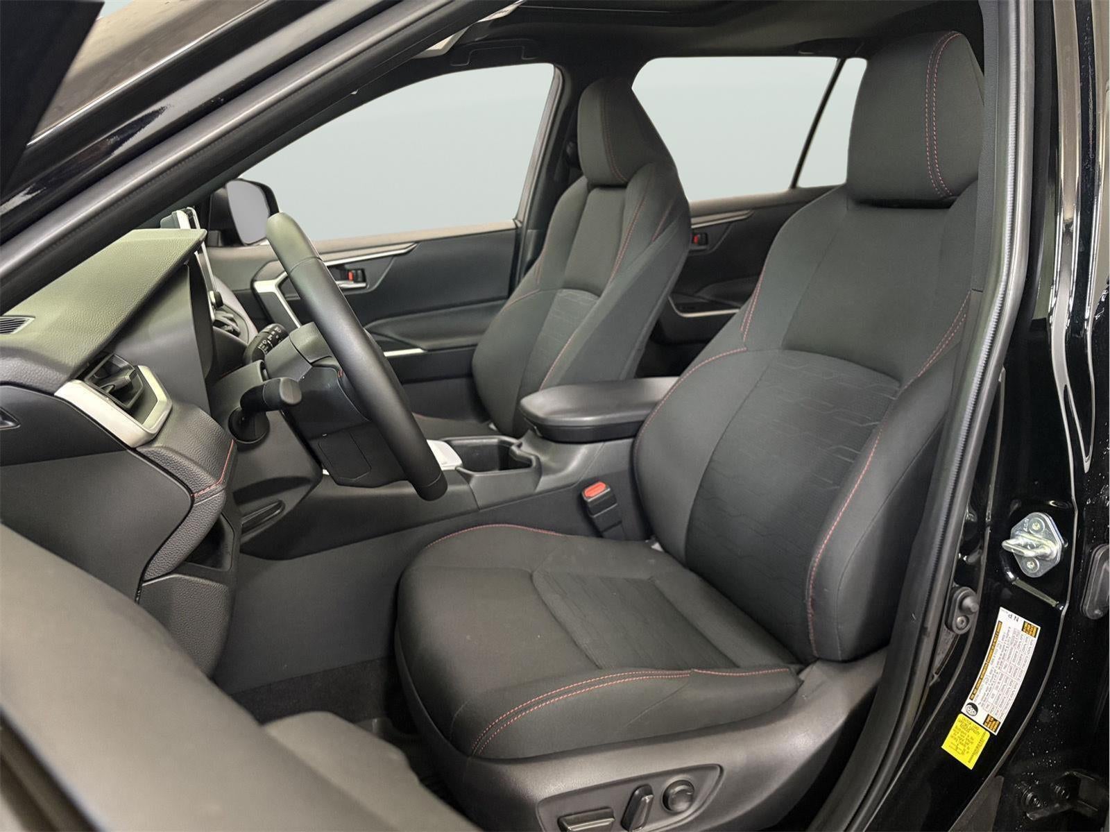 2025 Toyota RAV4 SE AWD SE