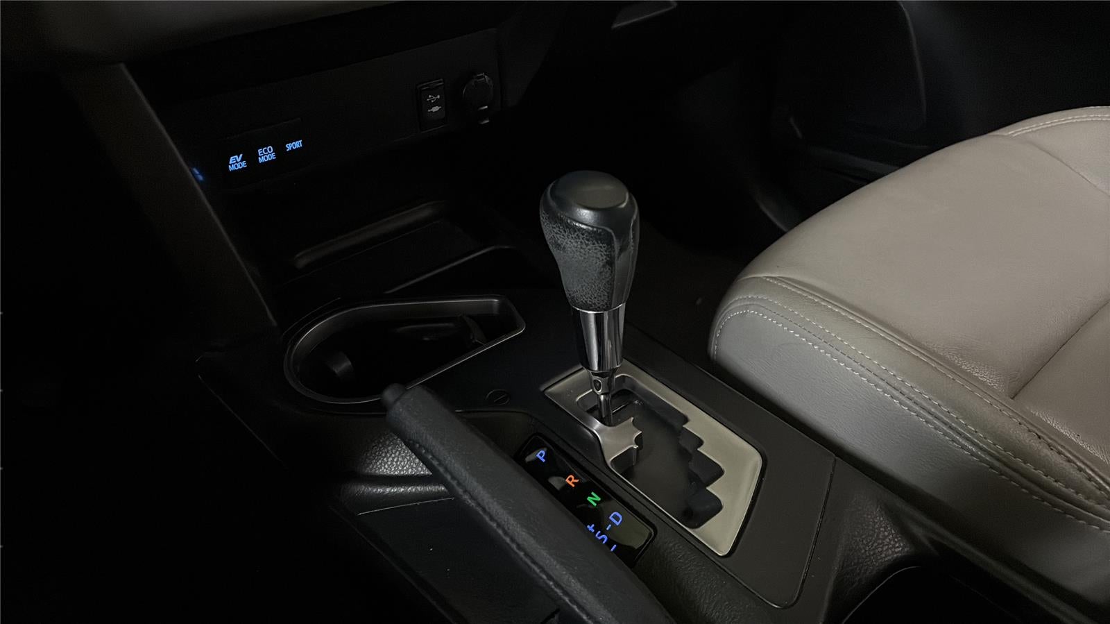 2017 Toyota RAV4 HYBRID XLE