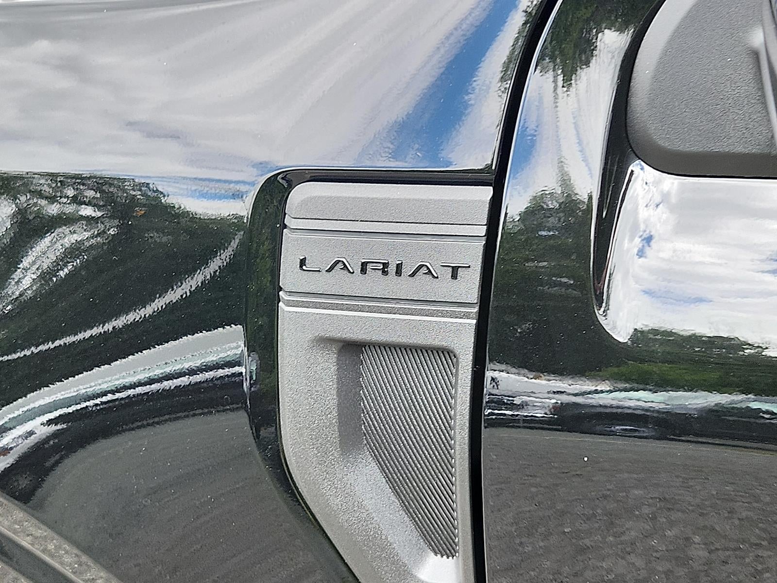 2026 Ford MAVERICK HYBRID Lariat®