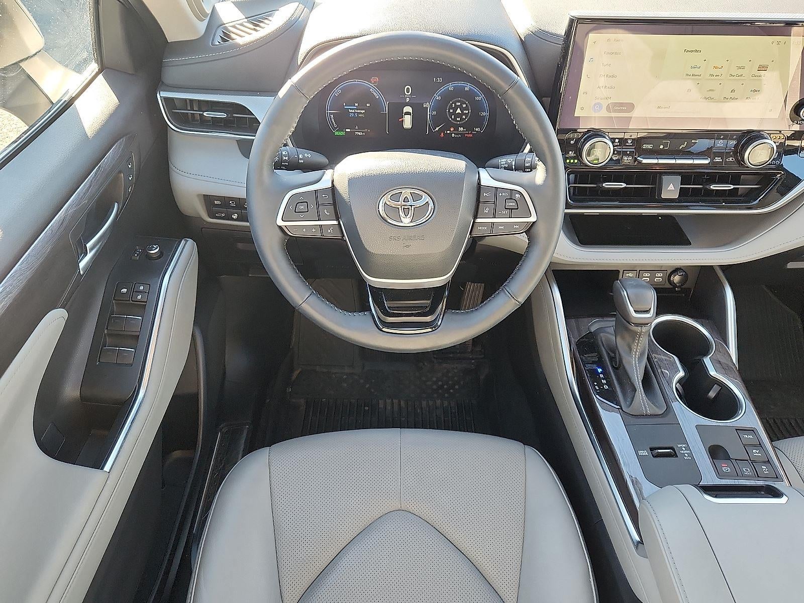 2023 Toyota Highlander Hybrid Platinum