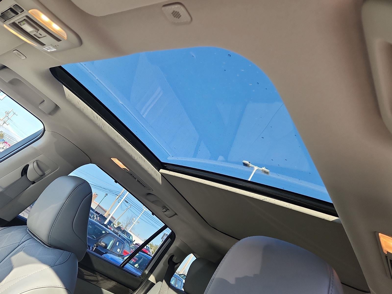 2023 Toyota Highlander Hybrid Platinum