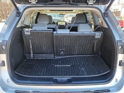 2023 Toyota Highlander Hybrid Platinum