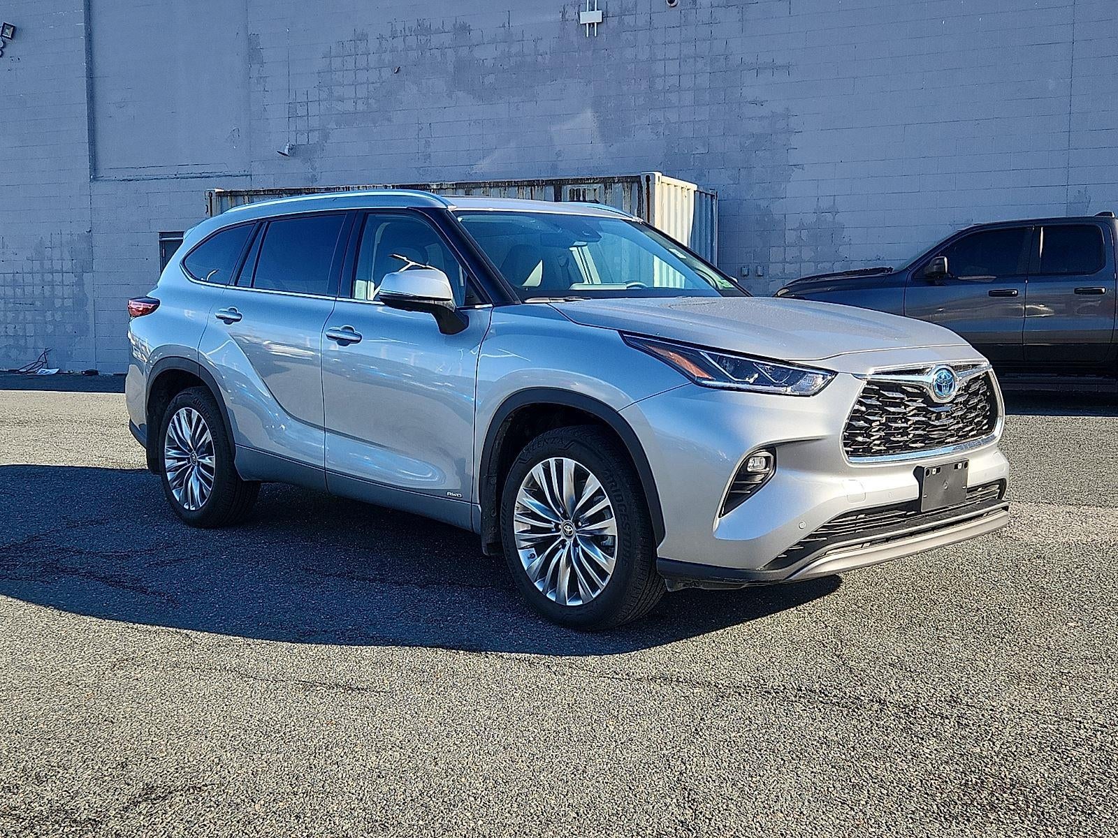 2023 Toyota Highlander Hybrid Platinum