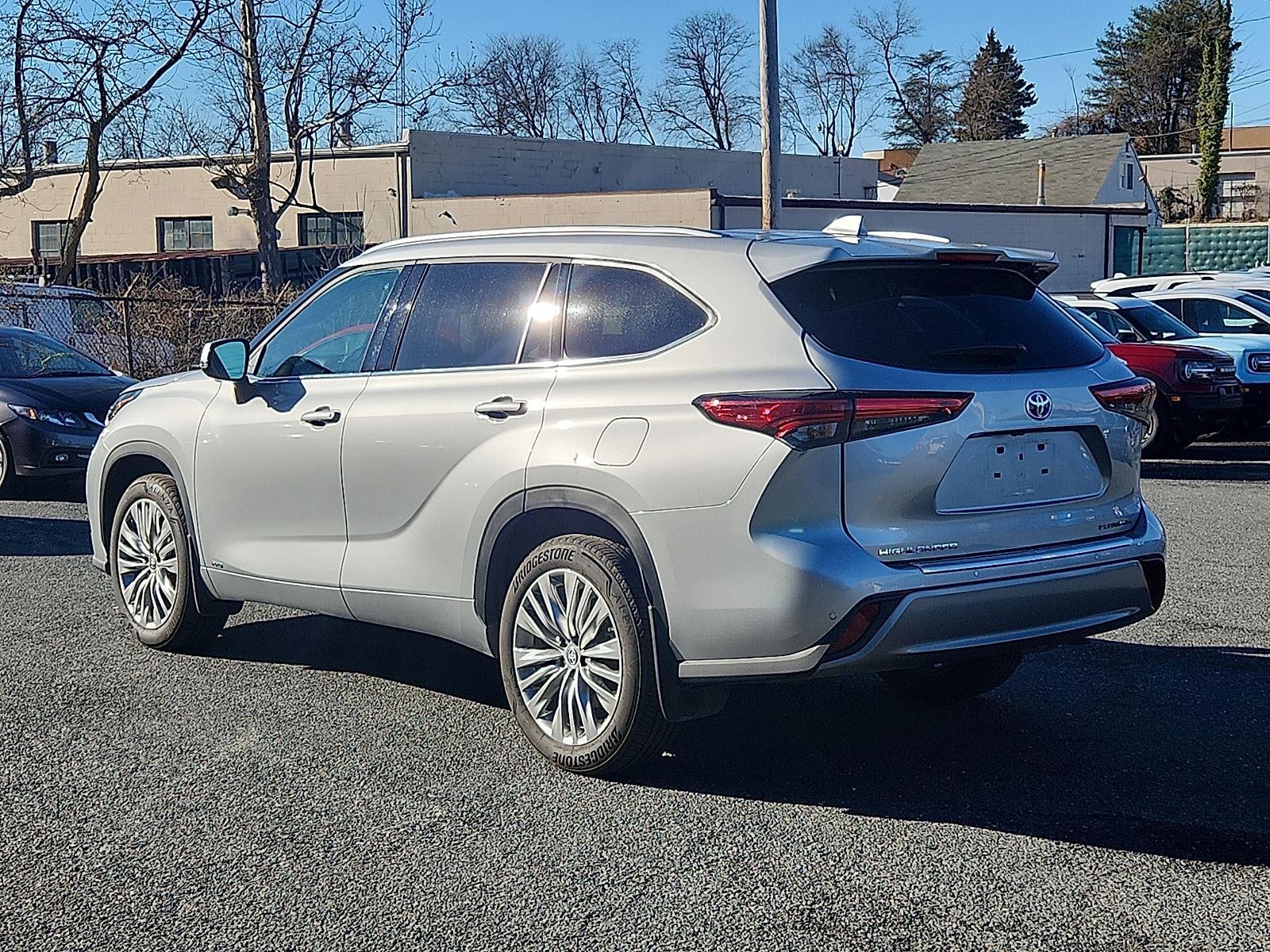2023 Toyota Highlander Hybrid Platinum