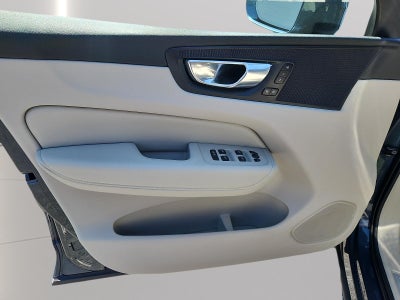 2022 Volvo XC60 Momentum