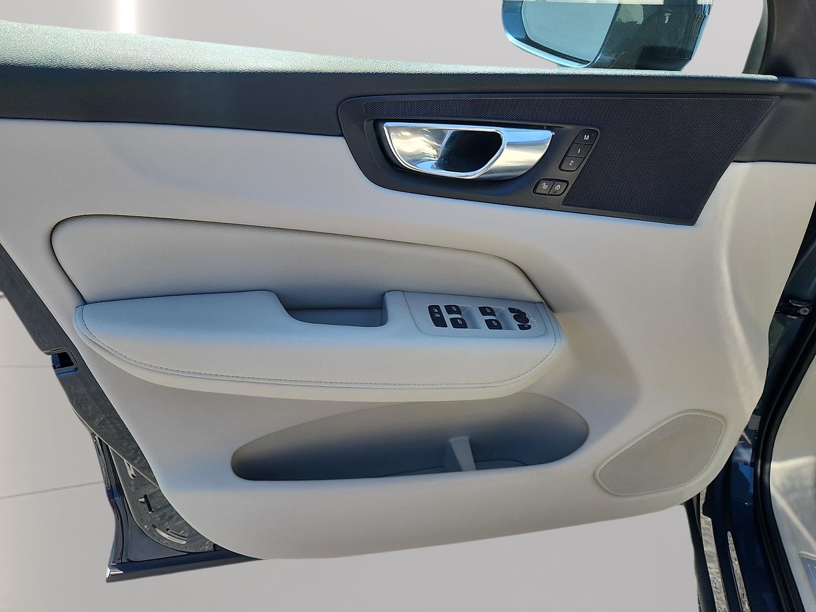 2022 Volvo XC60 Momentum