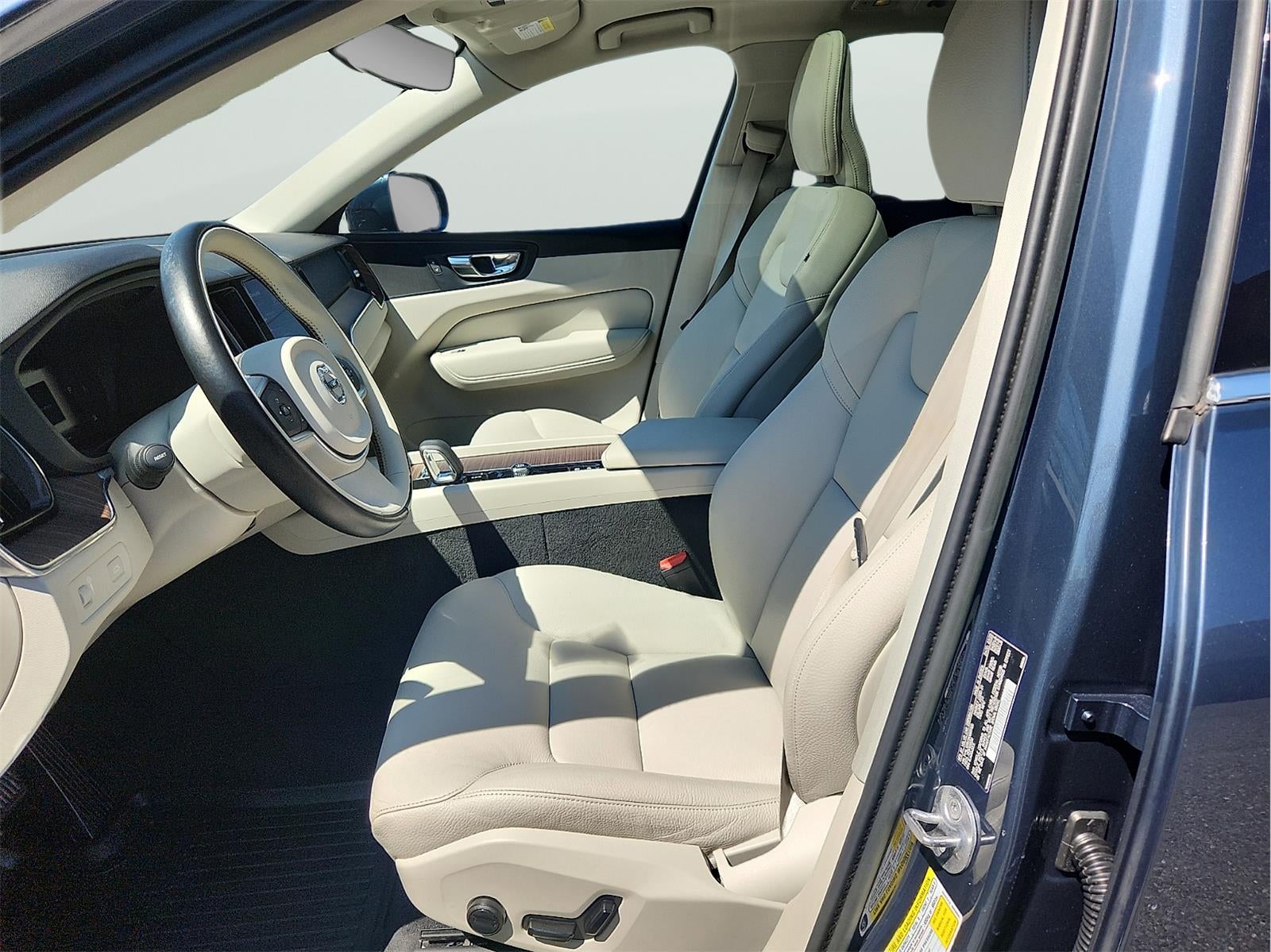 2022 Volvo XC60 Momentum