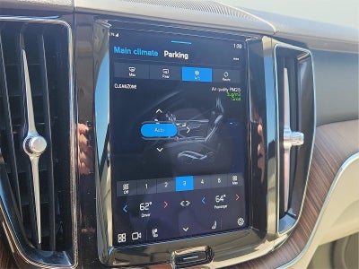 2022 Volvo XC60 Momentum