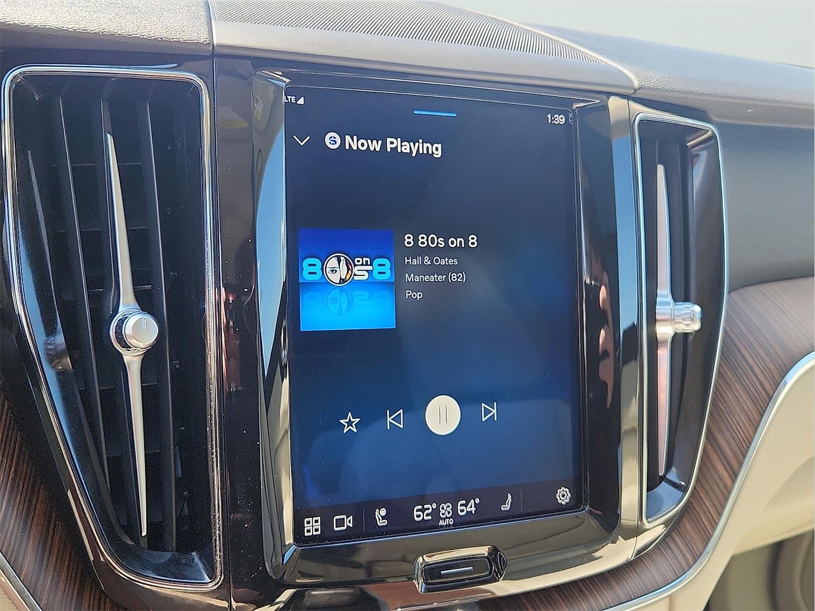 2022 Volvo XC60 Momentum