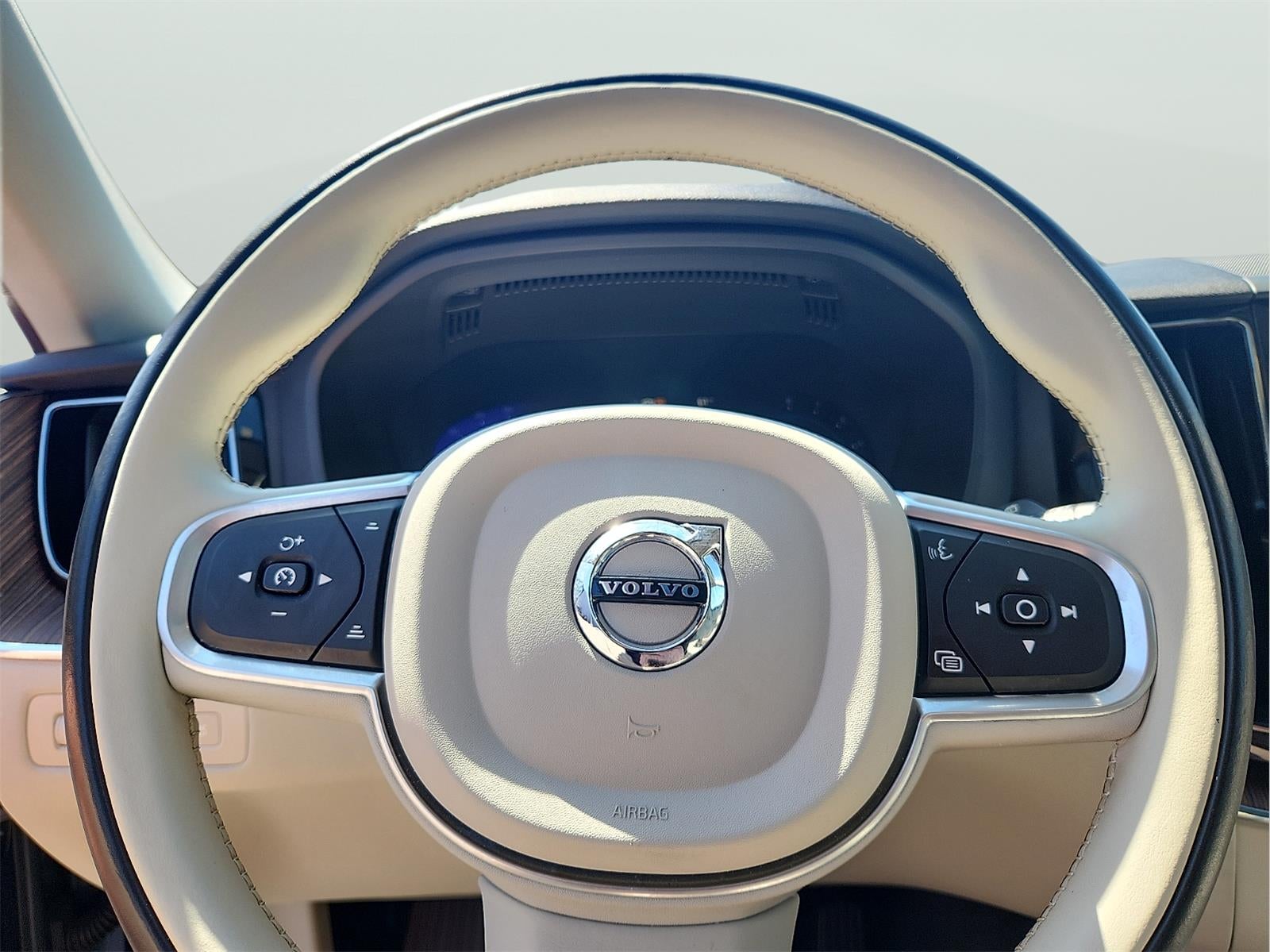 2022 Volvo XC60 Momentum