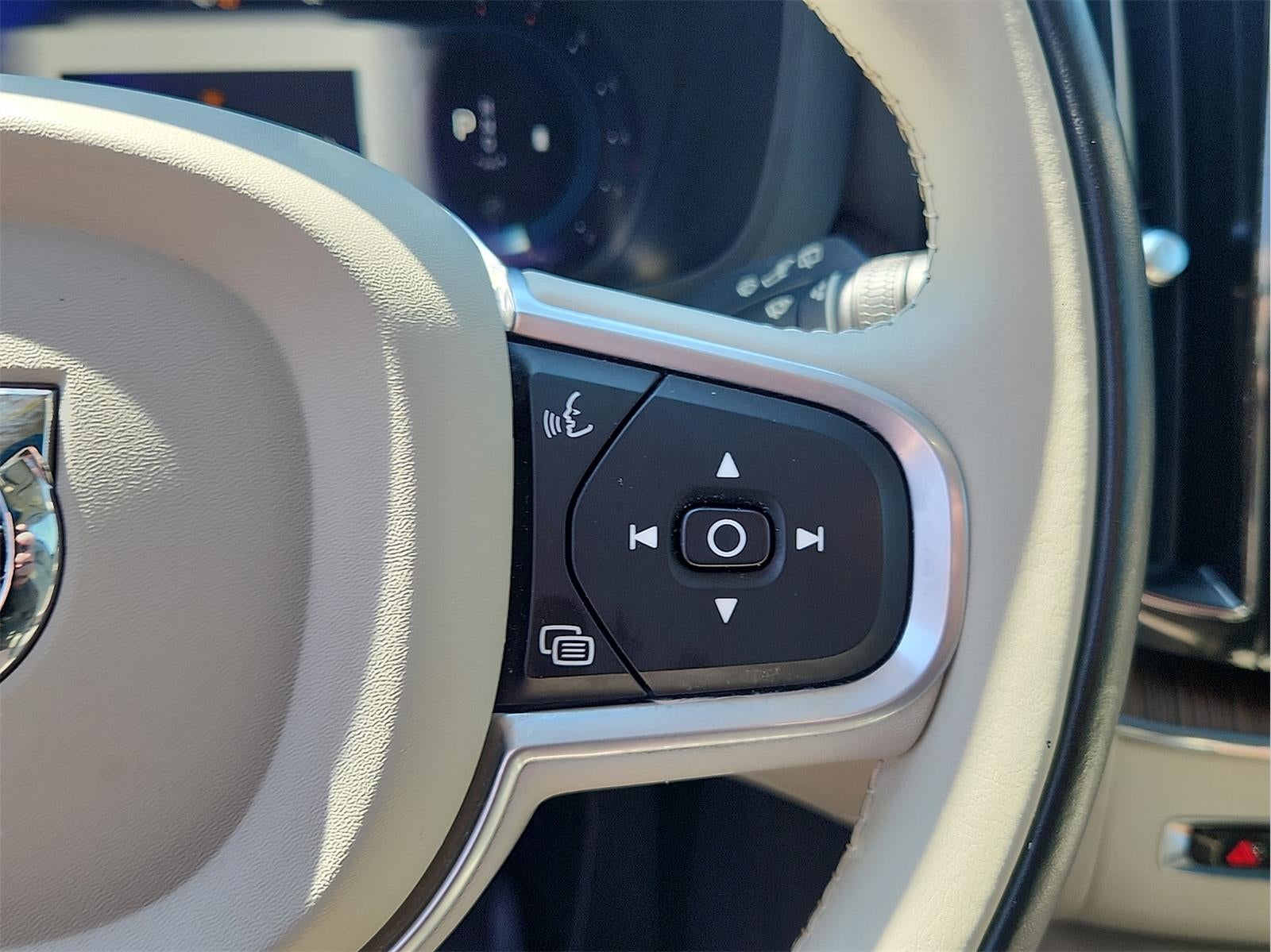 2022 Volvo XC60 Momentum