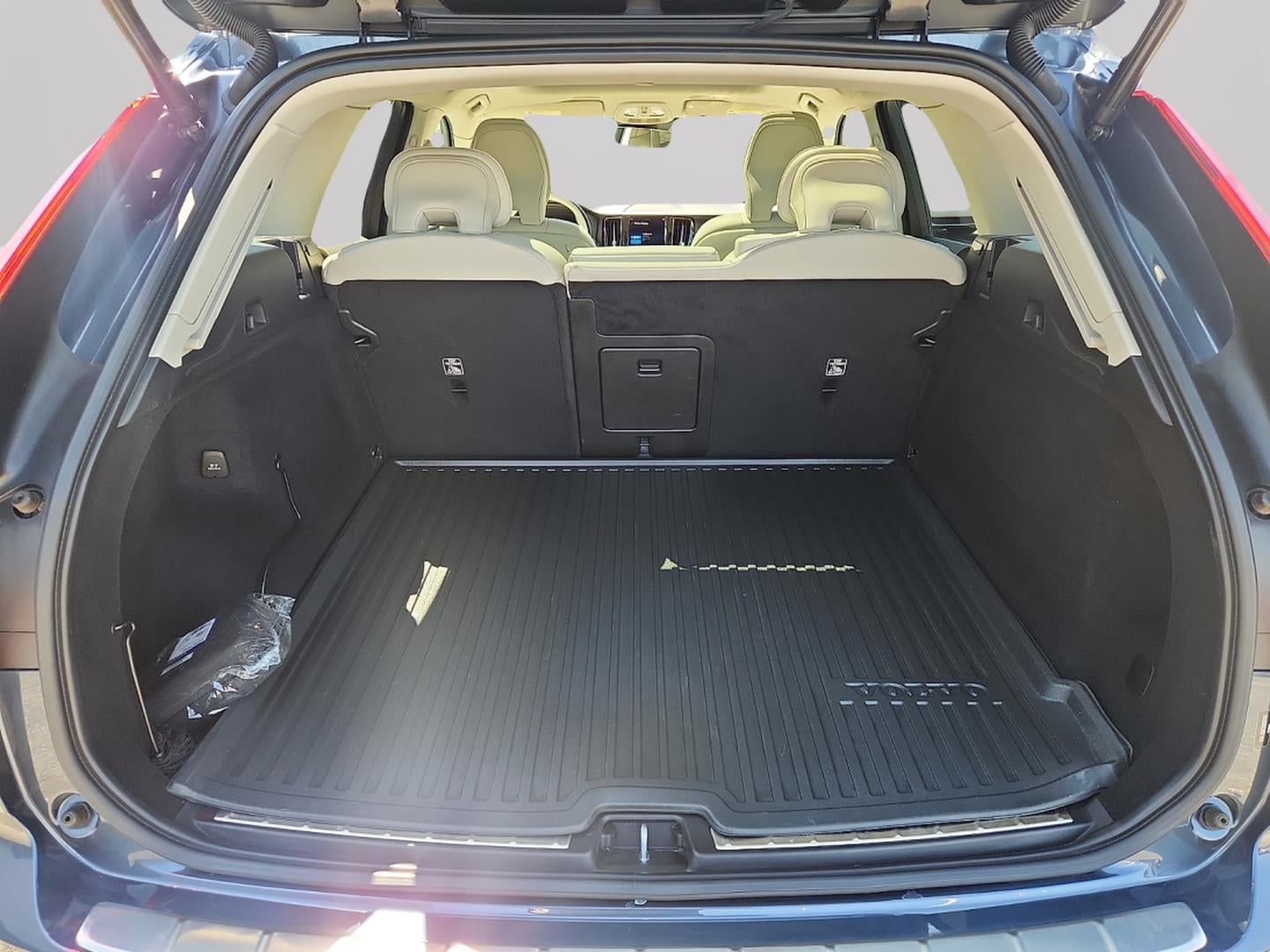 2022 Volvo XC60 Momentum