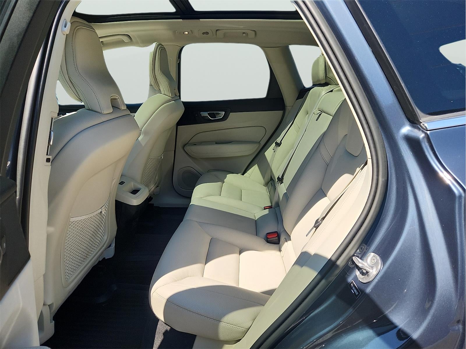 2022 Volvo XC60 Momentum