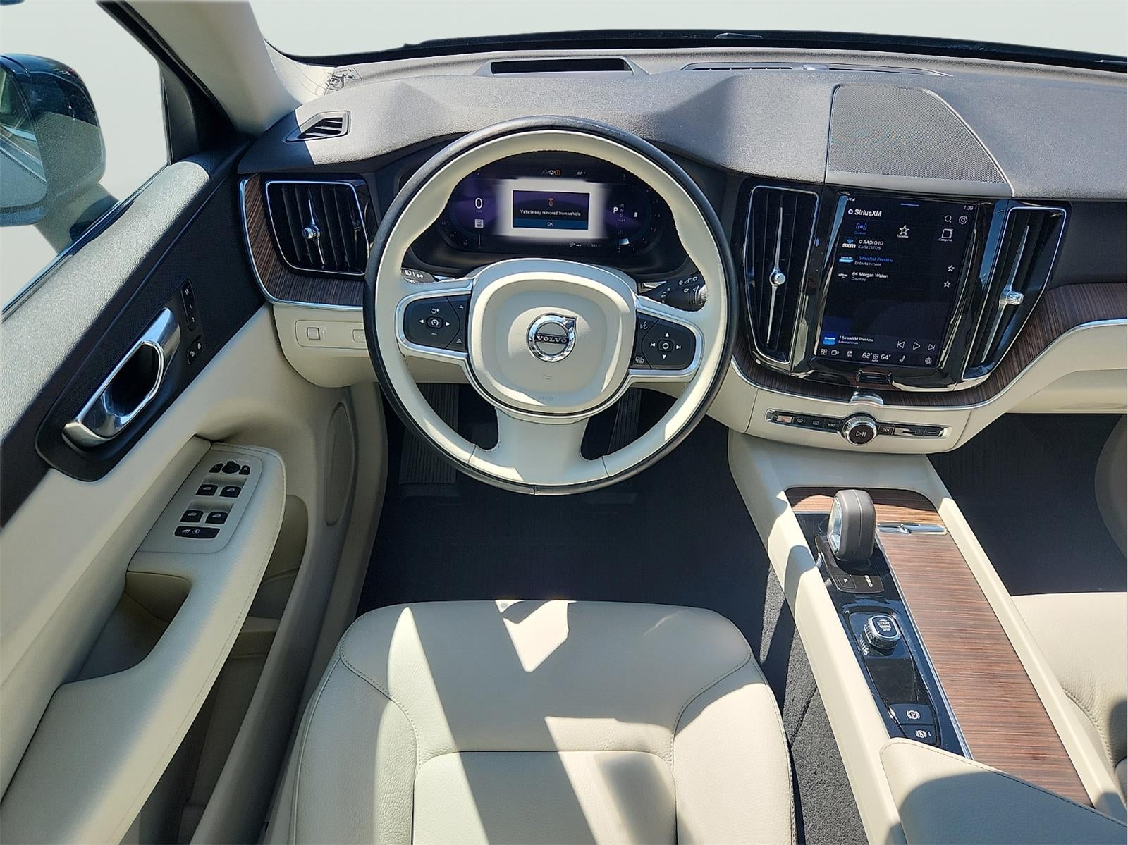 2022 Volvo XC60 Momentum