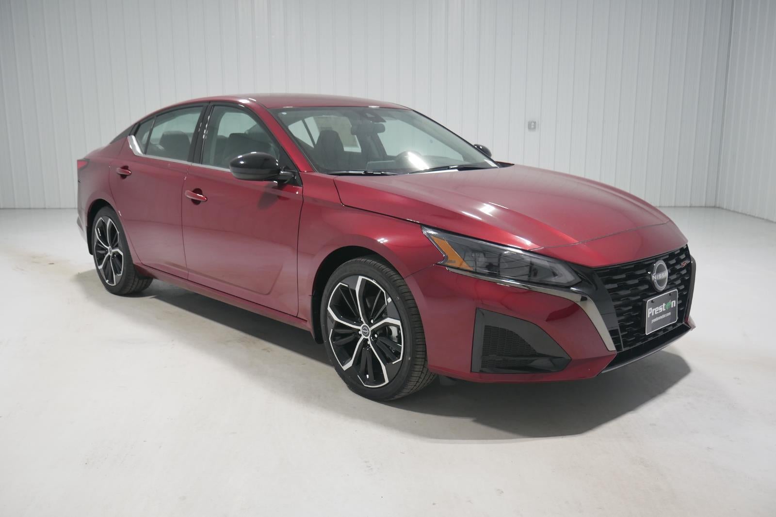 2025 Nissan Altima SR