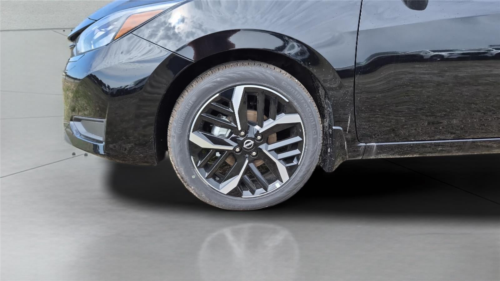 2025 Nissan Versa SR