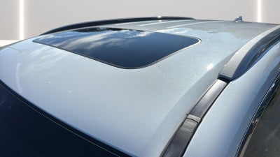2022 Honda Pilot Touring w/Rear Captain's Chairs