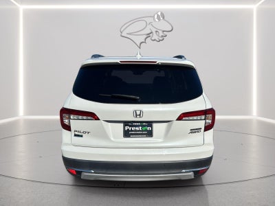 2022 Honda Pilot Touring w/Rear Captain's Chairs